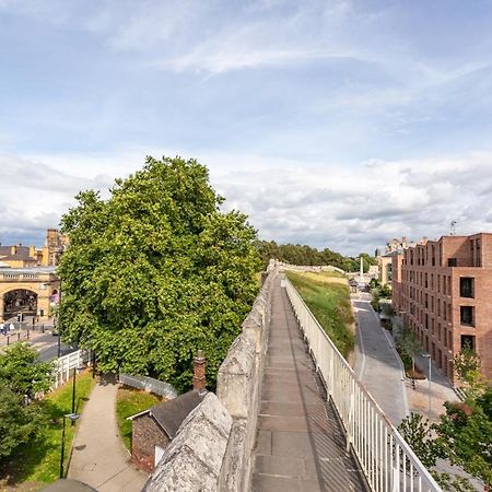 Luxury 2 Bedroom Apartment With Free Parking In The Heart Of York Exterior foto