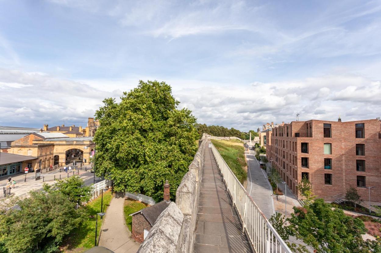 Luxury 2 Bedroom Apartment With Free Parking In The Heart Of York Exterior foto